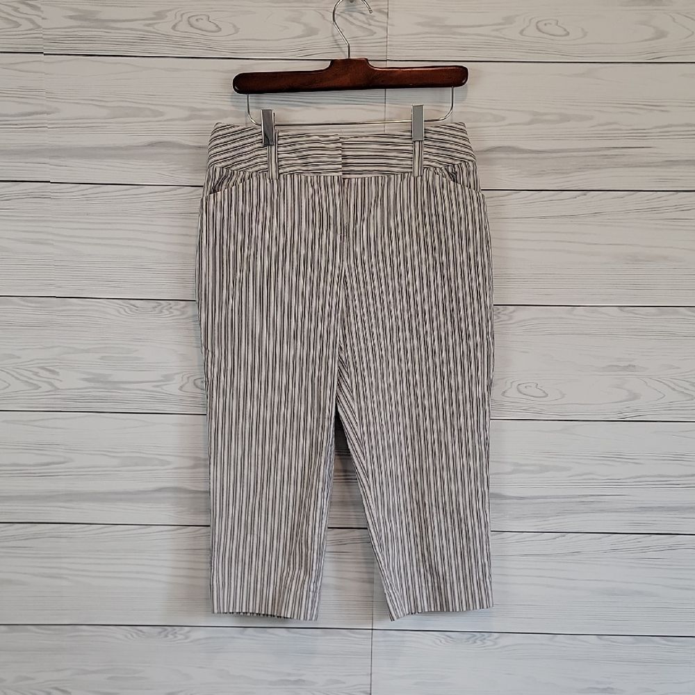 Nine West Gray and White Striped Capris Casual Pants Womens Size 6